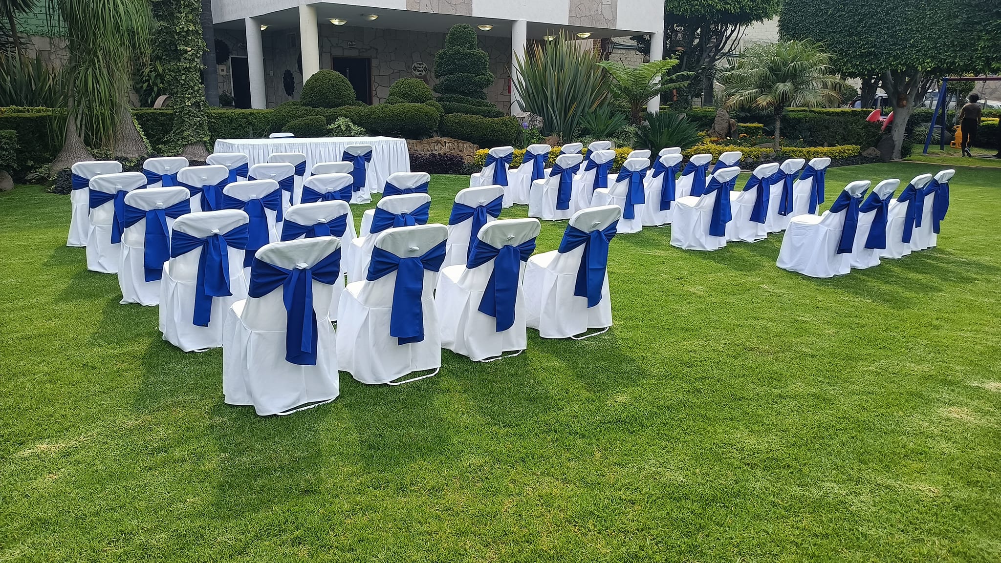 Ceremonia con listones azules